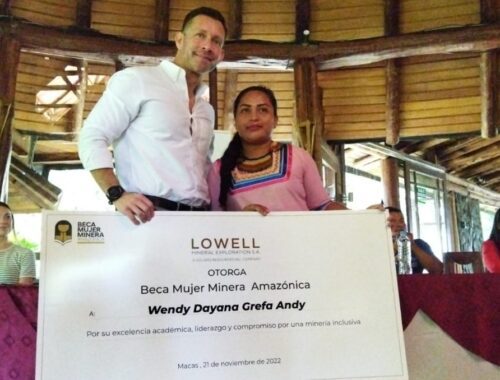 Lowell entrega becas 'Mujer Minera Amazónica'
