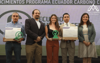 Lowell recibe distintivo del Programa Ecuador Carbono Cero