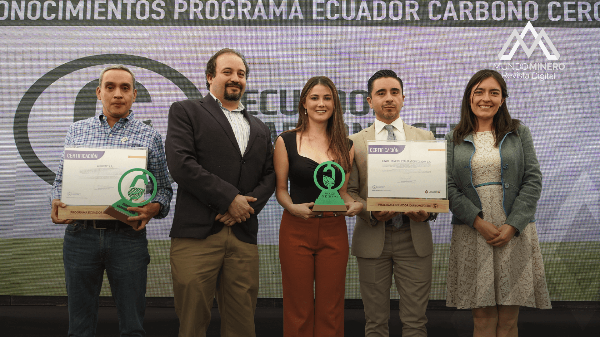 Lowell recibe distintivo del Programa Ecuador Carbono Cero